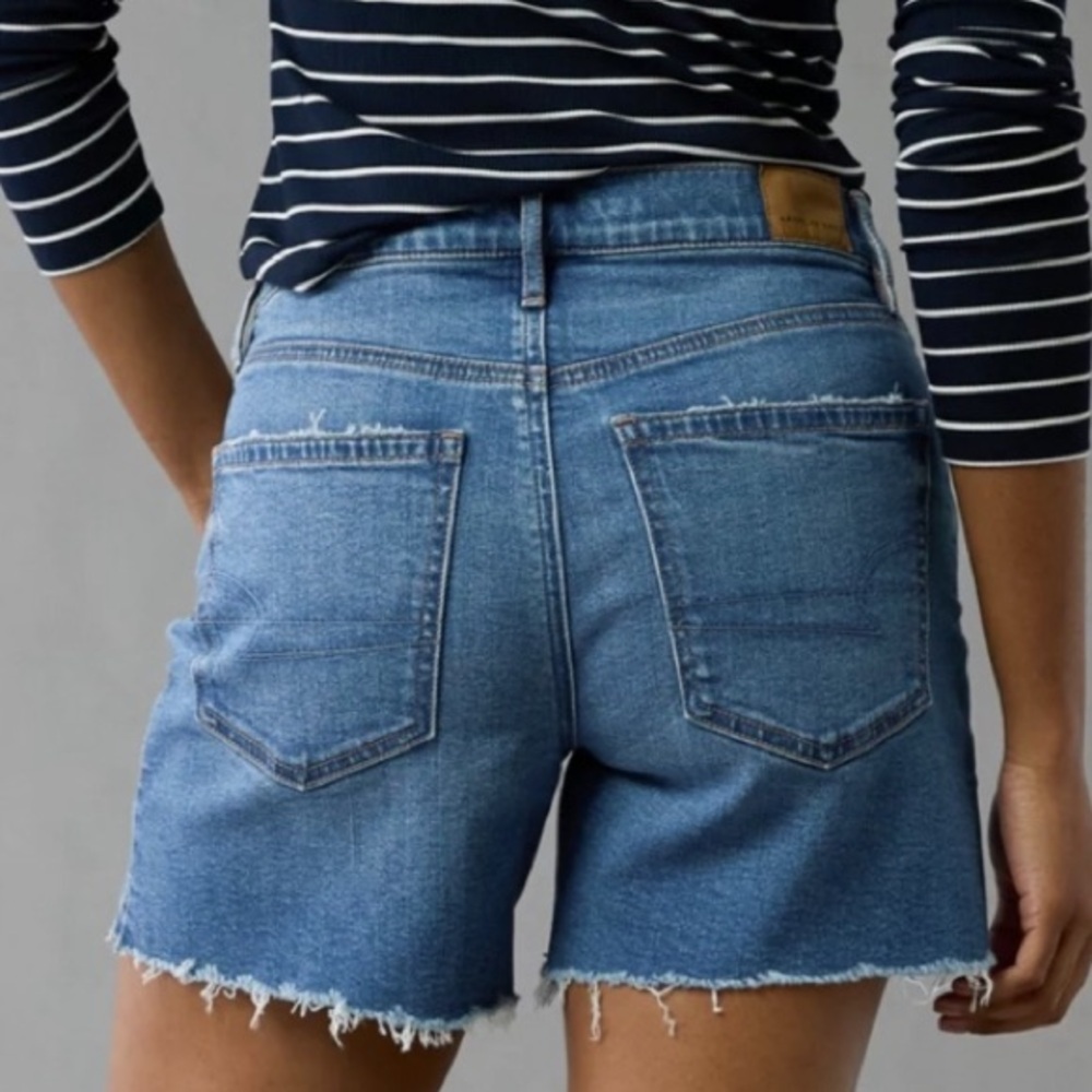 522. NWT AMERICAN EAGLE 6” Relaxed Short